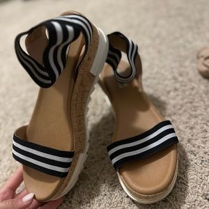 Barely worn Steve Madden platform sandals